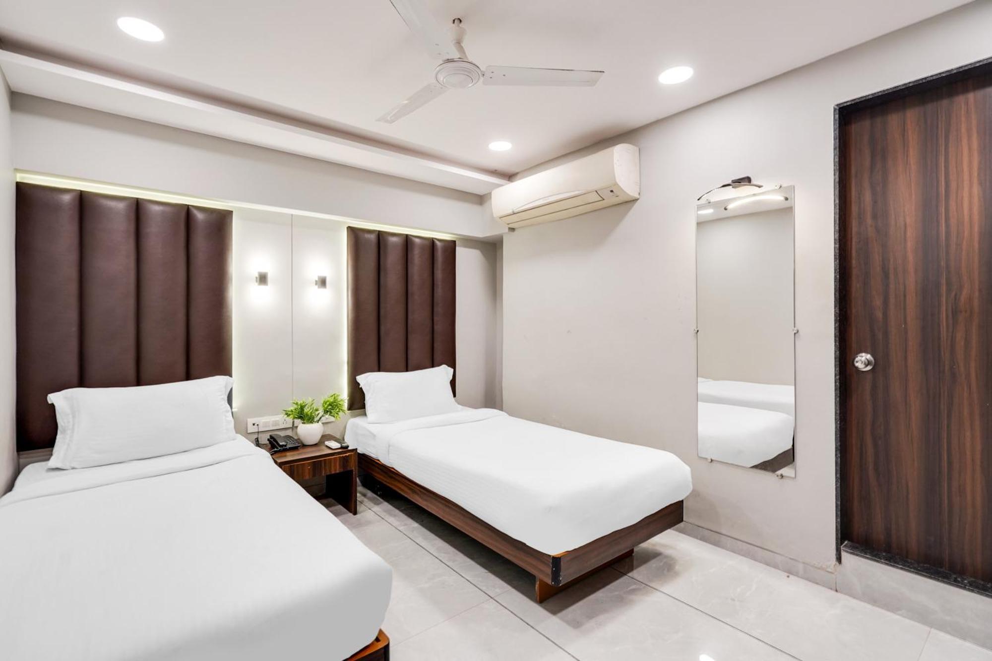 Palette Country Club Surat Hotel Ngoại thất bức ảnh