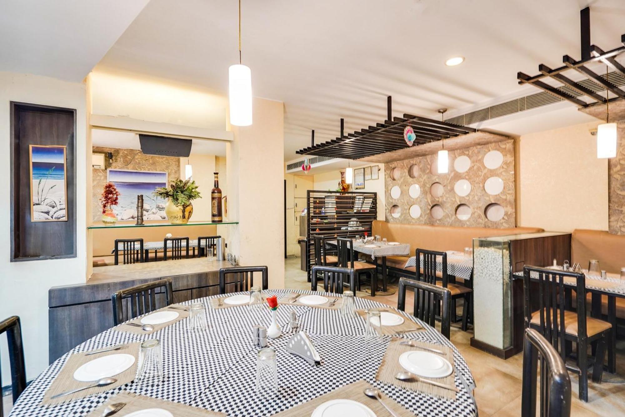 Palette Country Club Surat Hotel Ngoại thất bức ảnh