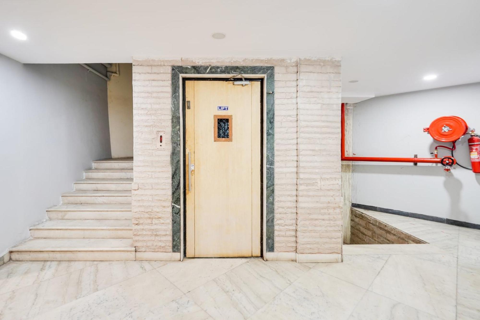 Palette Country Club Surat Hotel Ngoại thất bức ảnh