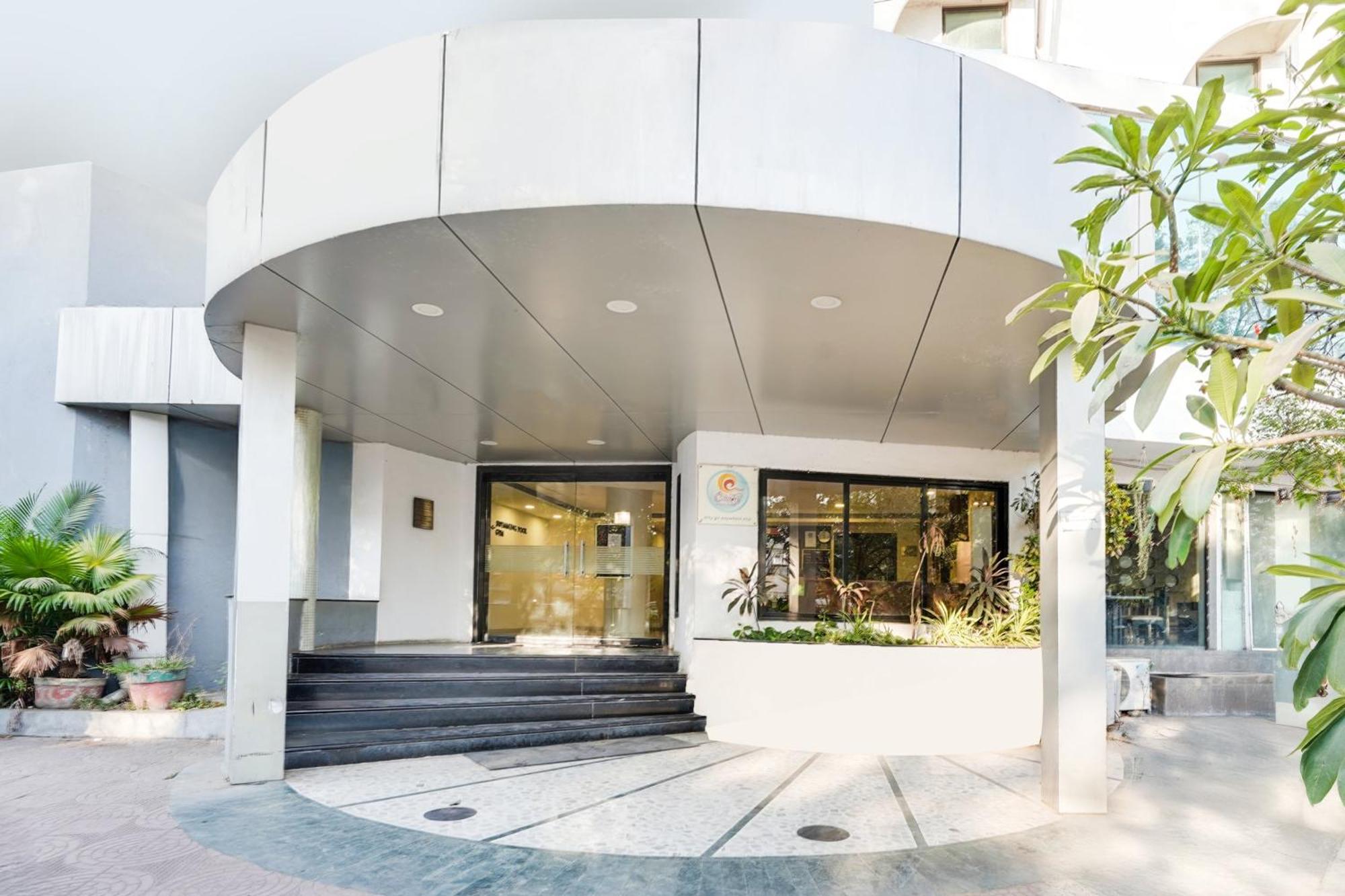 Palette Country Club Surat Hotel Ngoại thất bức ảnh