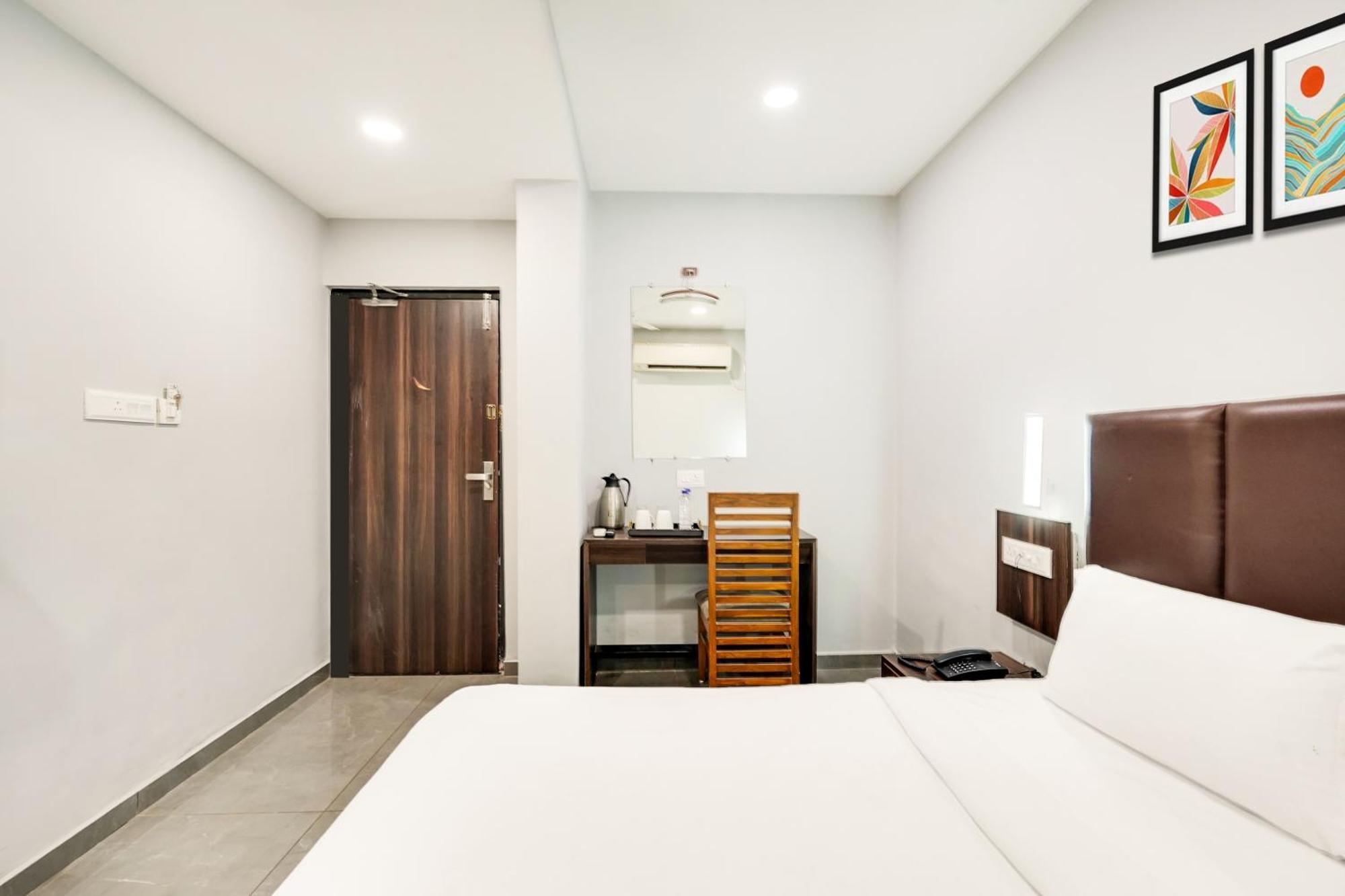 Palette Country Club Surat Hotel Ngoại thất bức ảnh