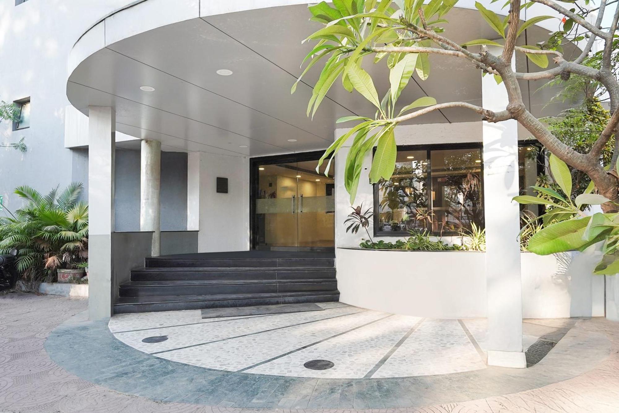 Palette Country Club Surat Hotel Ngoại thất bức ảnh