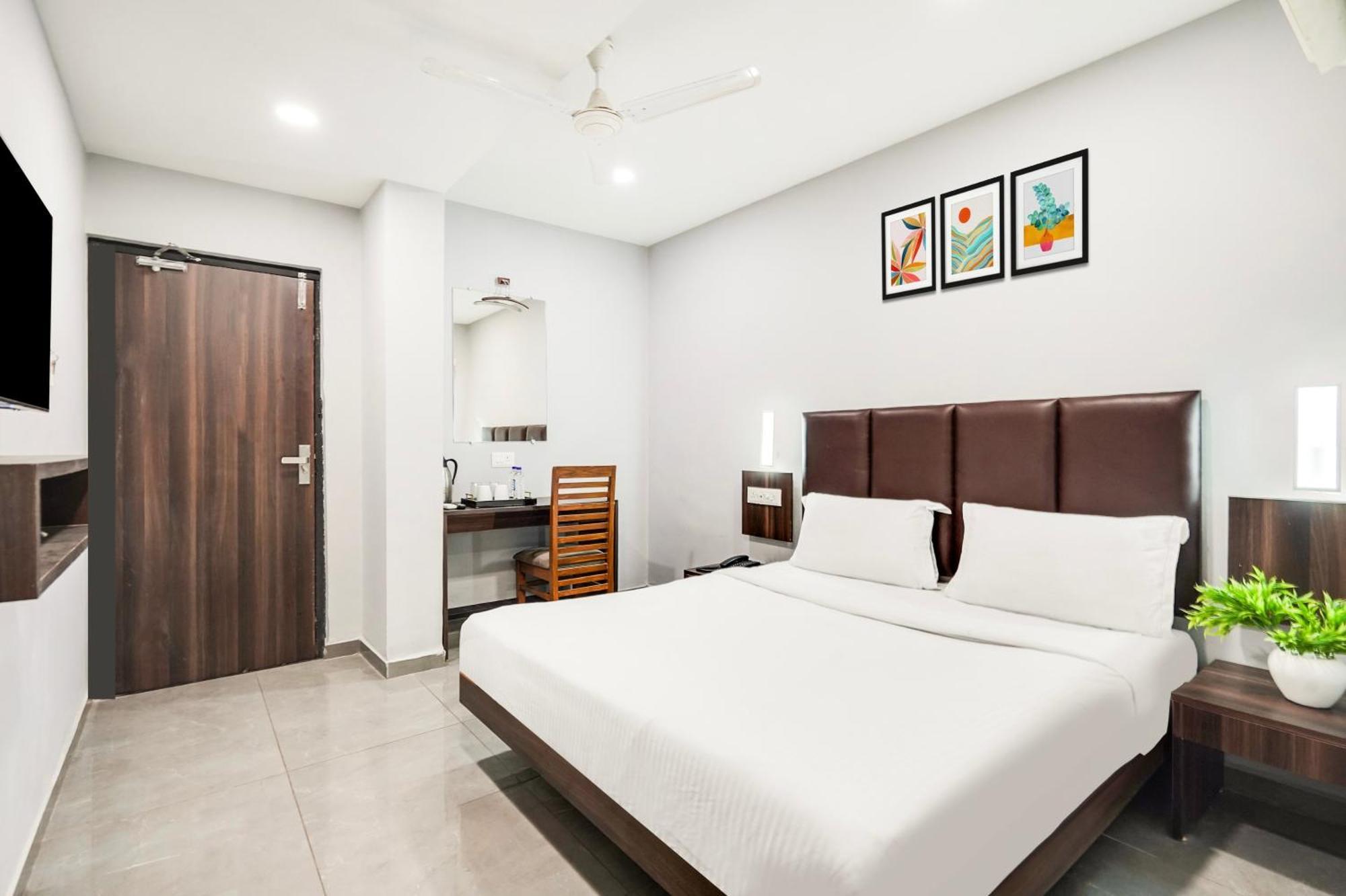 Palette Country Club Surat Hotel Ngoại thất bức ảnh