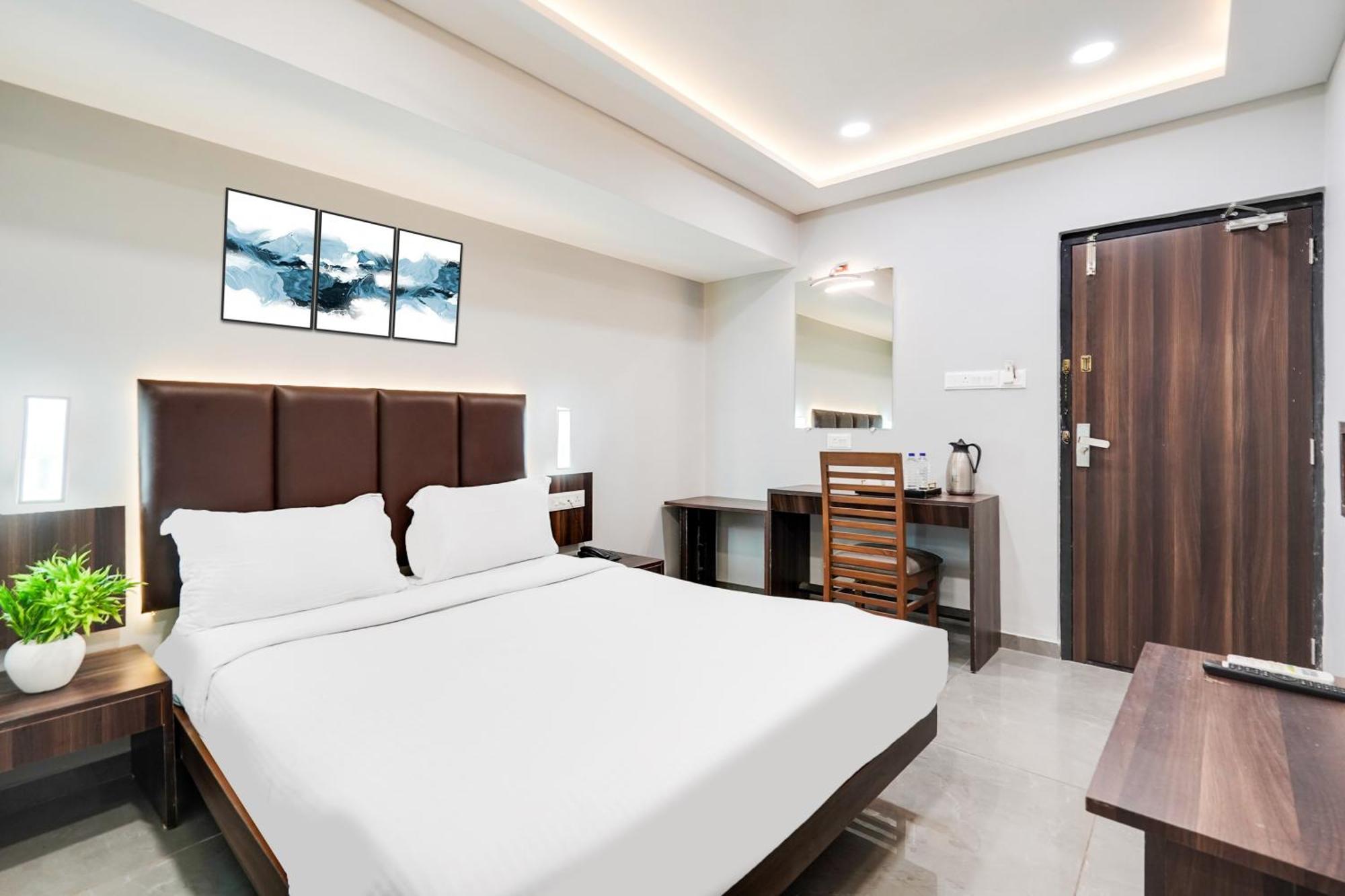 Palette Country Club Surat Hotel Ngoại thất bức ảnh