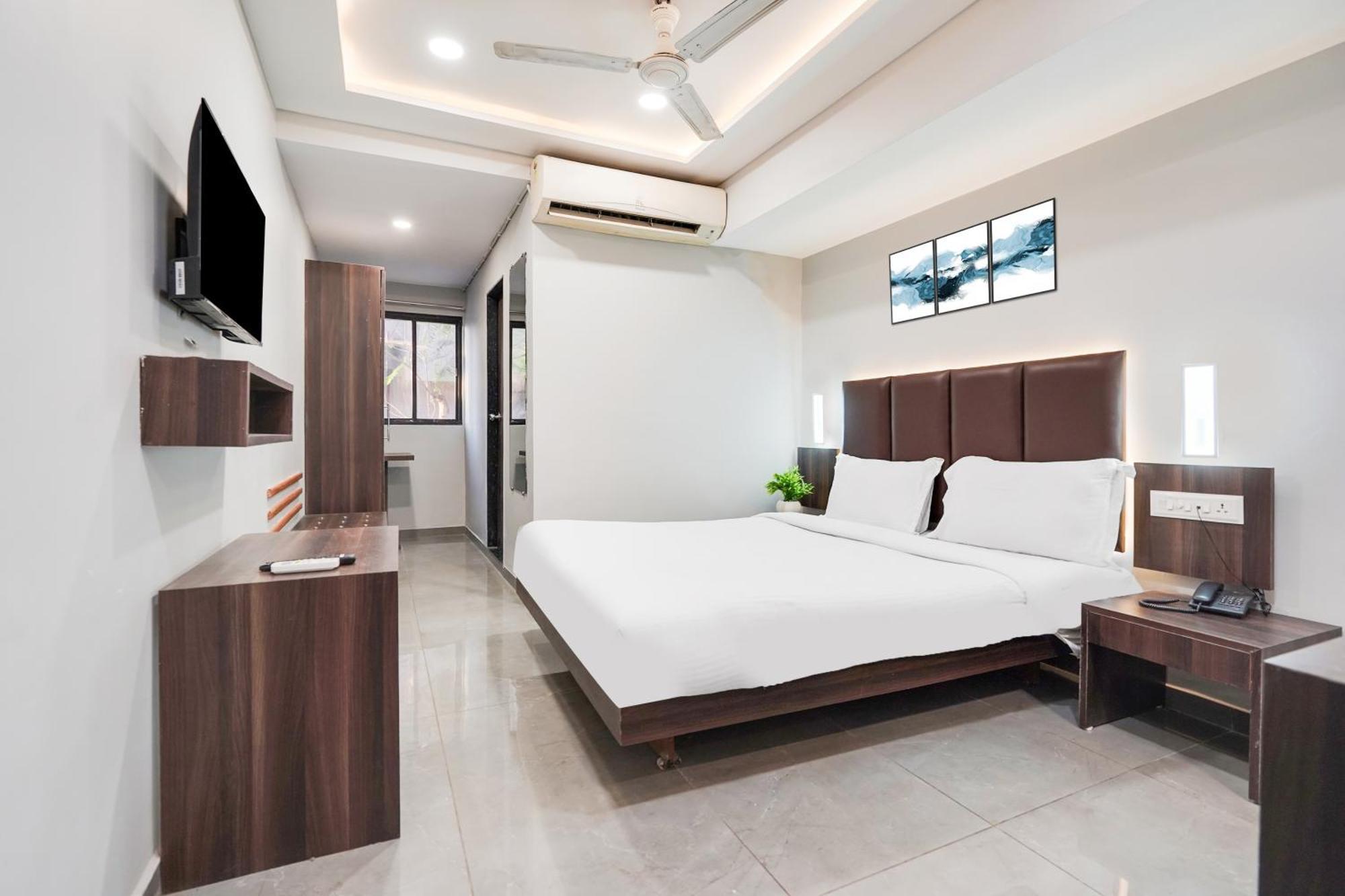 Palette Country Club Surat Hotel Ngoại thất bức ảnh