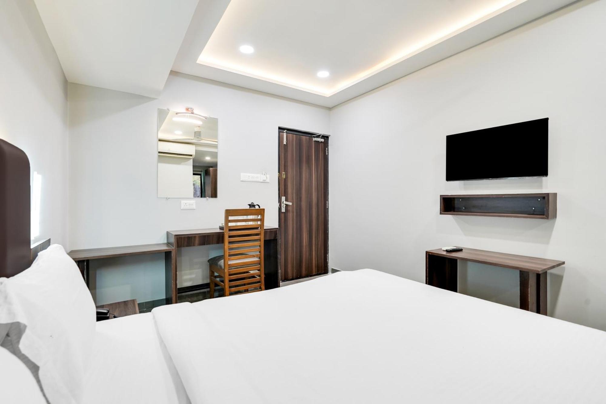 Palette Country Club Surat Hotel Ngoại thất bức ảnh