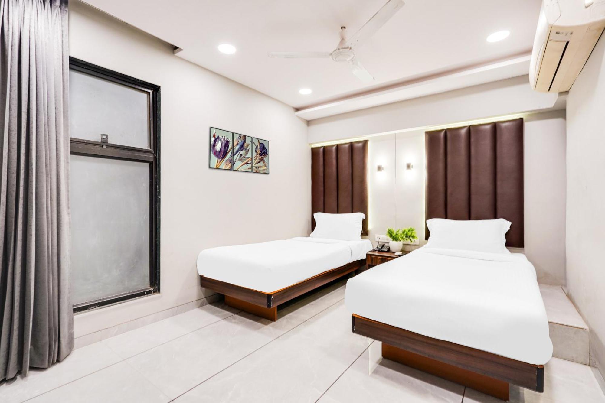 Palette Country Club Surat Hotel Ngoại thất bức ảnh