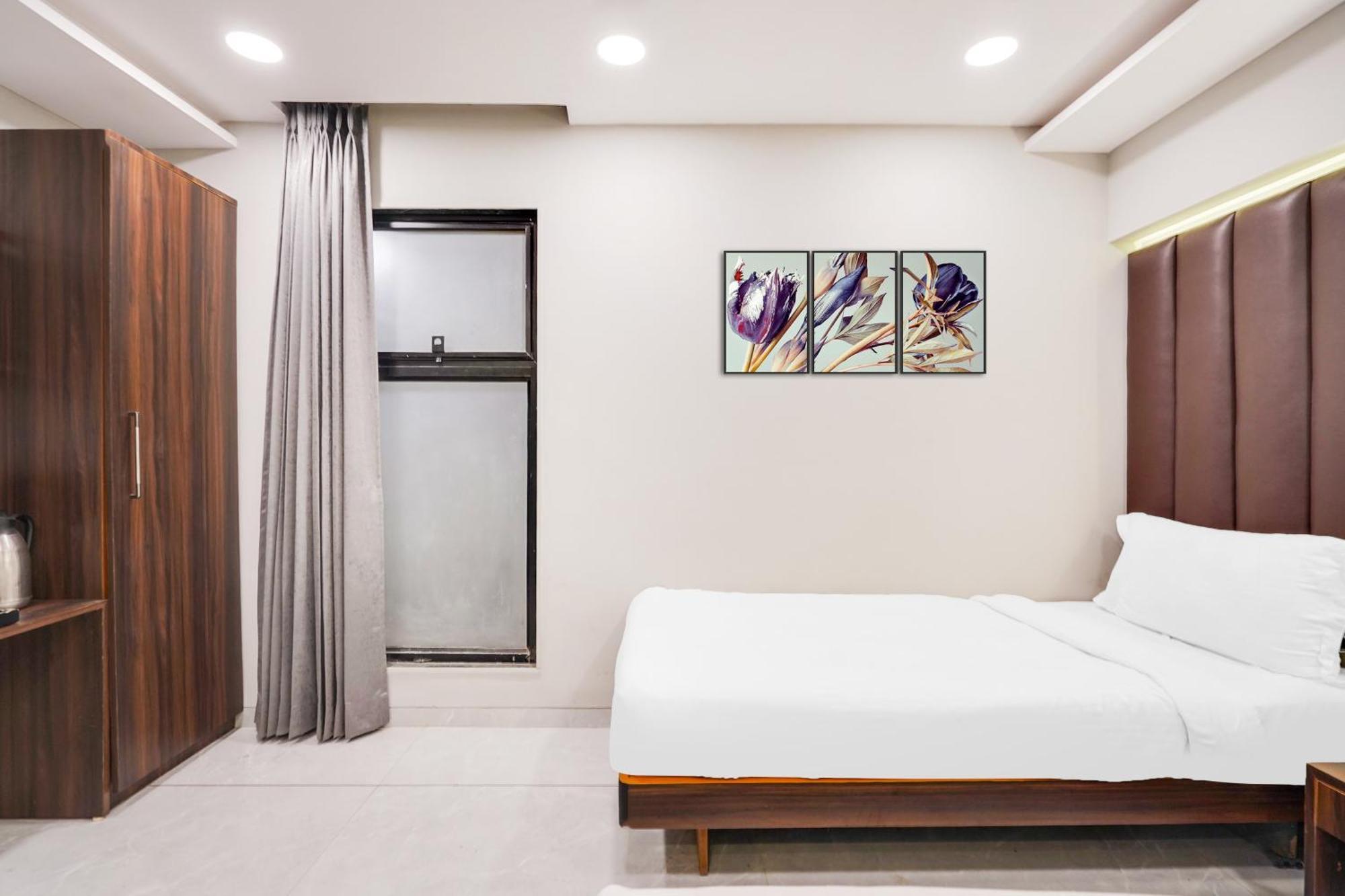 Palette Country Club Surat Hotel Ngoại thất bức ảnh